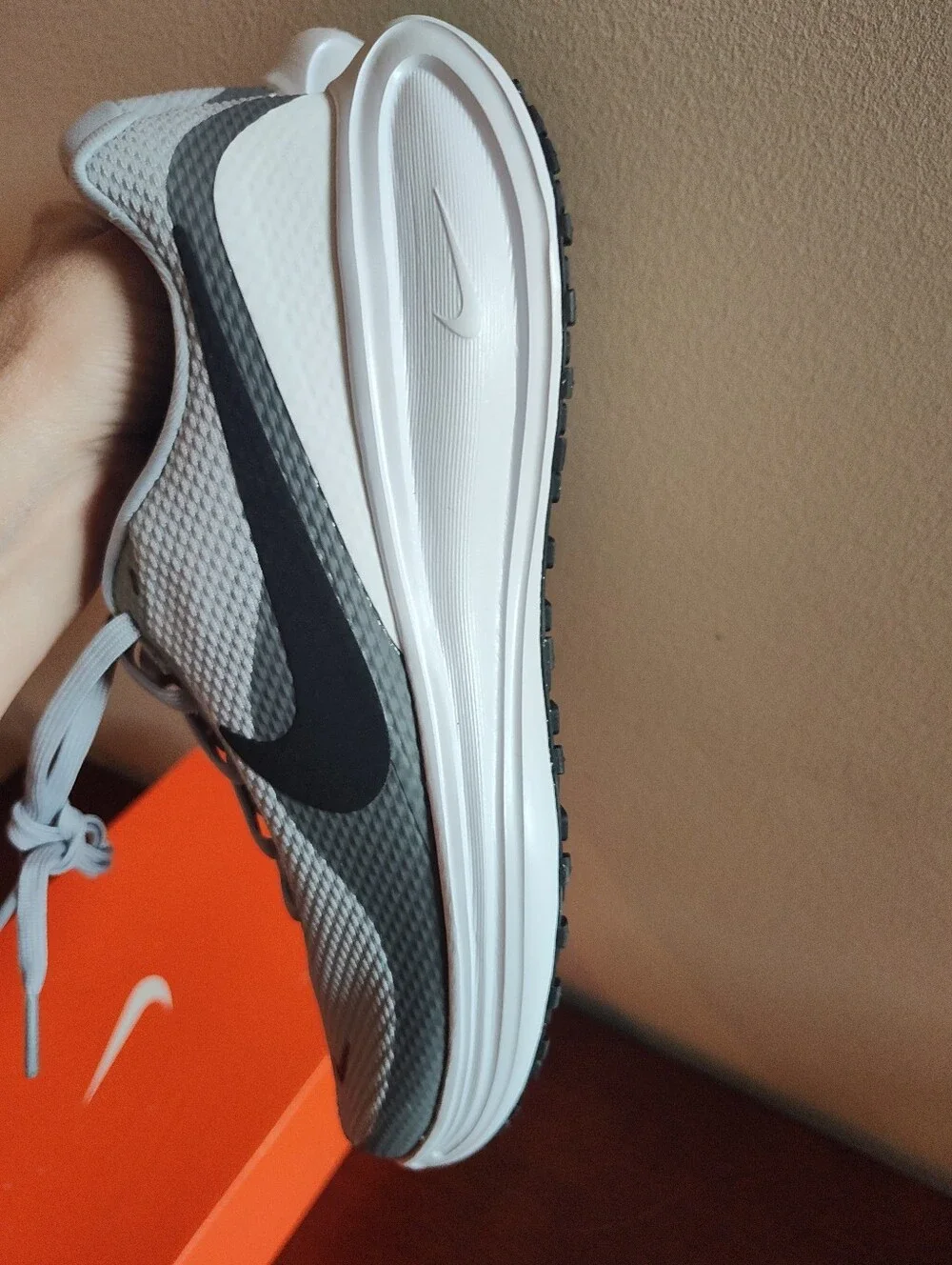 Nike Men's Revolution 8 Road Running Shoes, Light Smoke Grey/Black Size 8.5